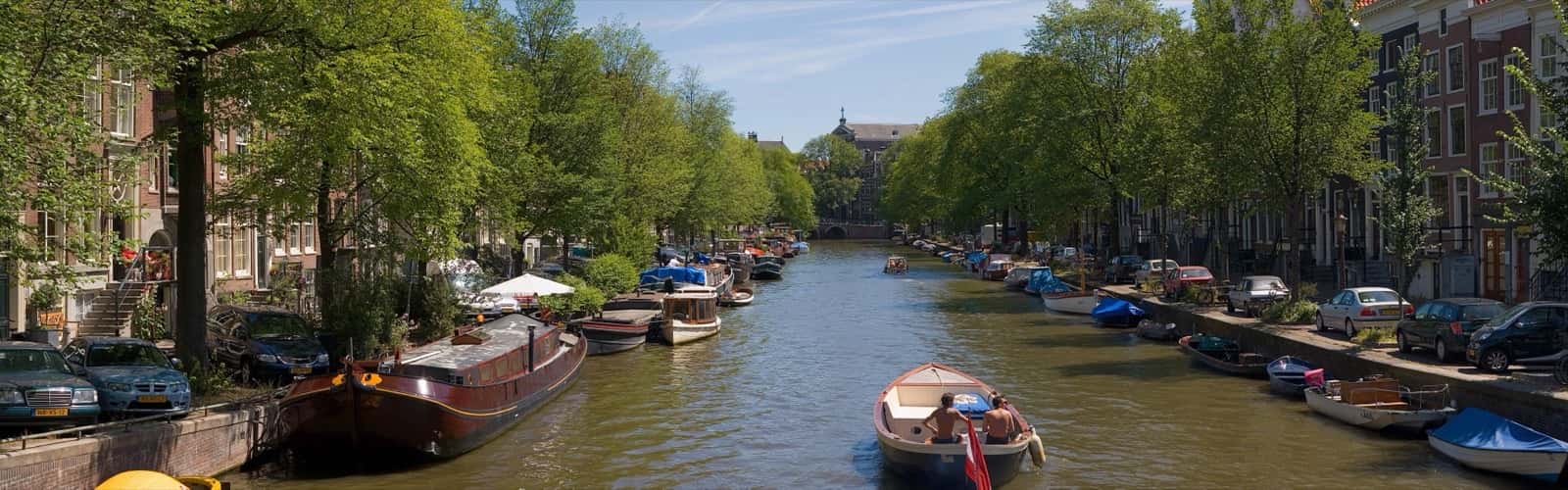 Amsterdam Städtetrip Gutschein: 1 Nacht + Grachtenfahrt für 2